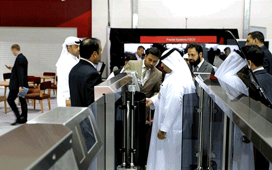 شناسایی مسافران با استفاده از اسکن عنبیه چشم در فرودگاه دبی